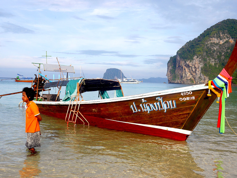 Phuket-long-boat